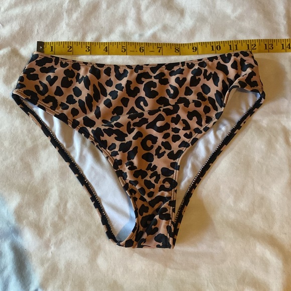 SHEIN cheetah print bikini bottom - Picture 5 of 7